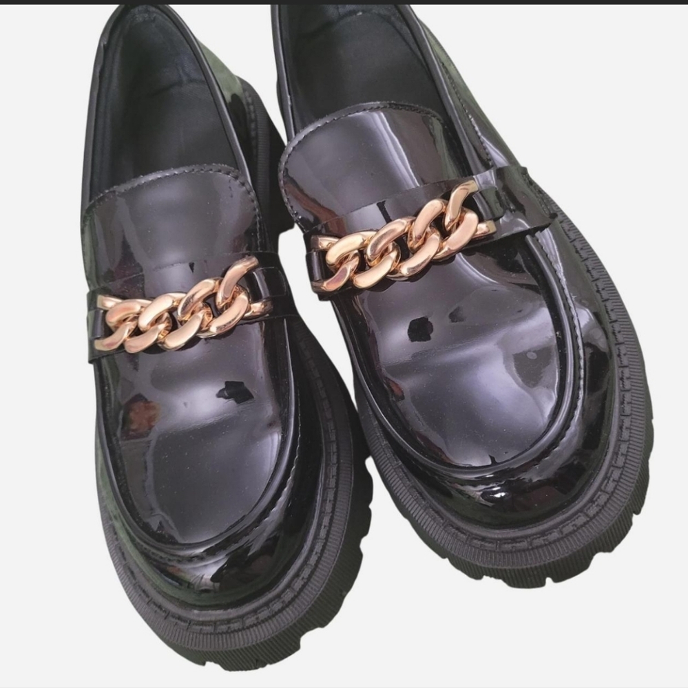 Shiny Black Women's Oxfords with Gold Chain
